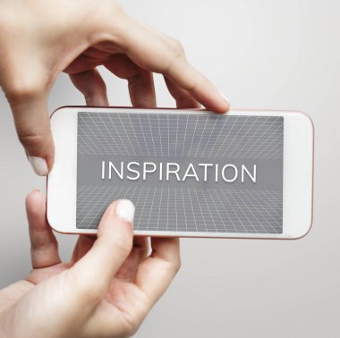 Elinde insan holding cep telefonu  