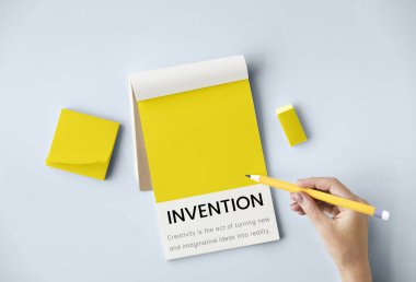 Defterde yazan kadın 