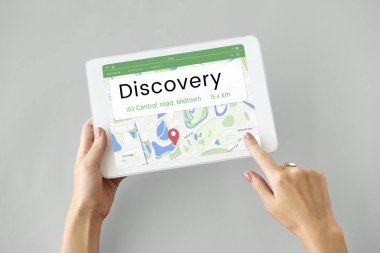 kişi holding dijital tablet