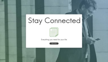 Akıllı telefon kullanan iş adamı