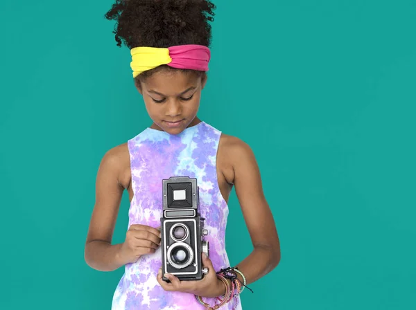 Girl holding camera — Stock Photo, Image