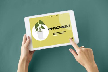 kişi holding dijital tablet