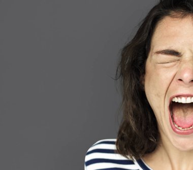 Beyaz kız çığlık