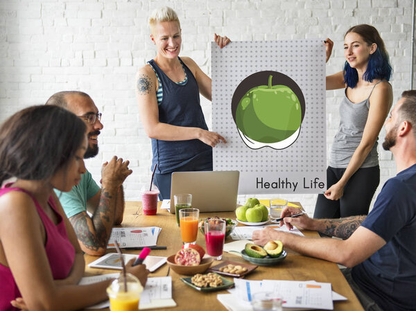 люди, встречающиеся с завтраком
