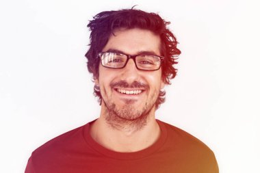 Stüdyo yetişkin erkek gülümseyen