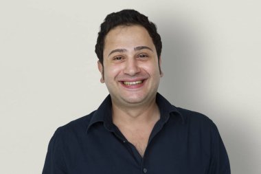 Olgun erkek gülümseyen