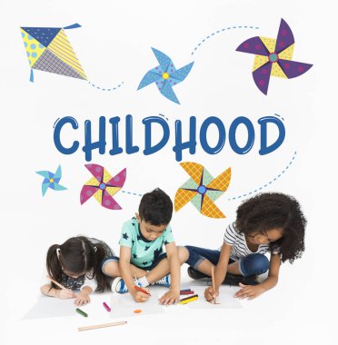 kağıtlara çizim çocuklar