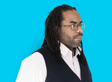 Afrika kökenli Amerikalı adam dreadlocks ile