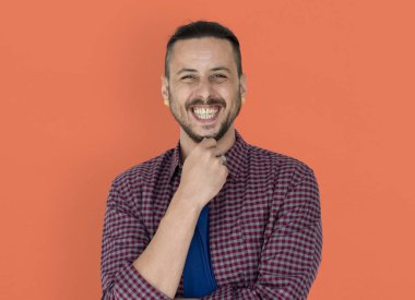 gülen adam sakallı