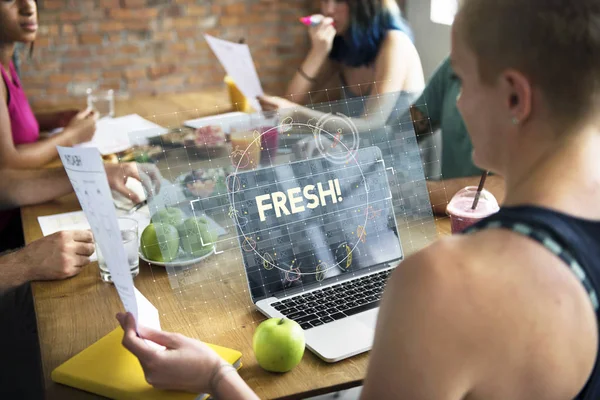 Fitness jovens adultos em reunião — Fotografia de Stock