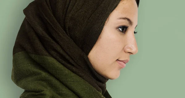 Muszlim nő stúdió — Stock Fotó