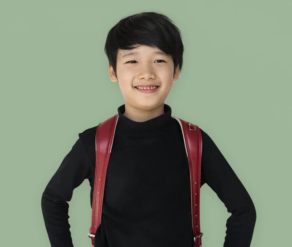 Aziatische school jongen met rugzak — Stockfoto