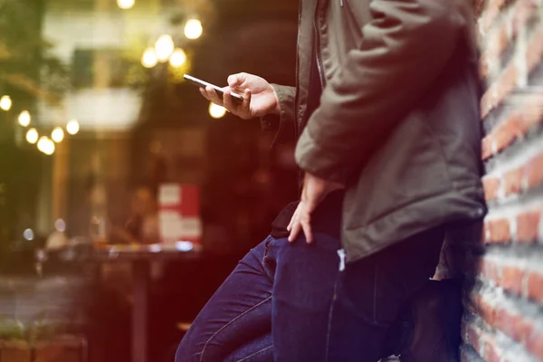 Man using phone — Stock Photo, Image