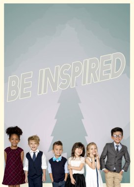 satır içinde duran çocuk