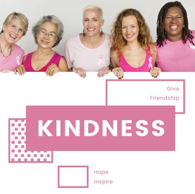 Afişini tutan kadın