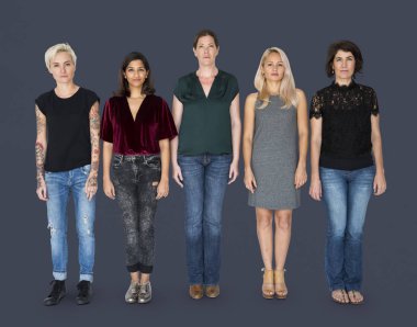 kadın çok ırklı grubu 