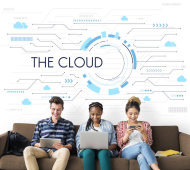 Arkadaşlar dijital cihazlar kullanarak 