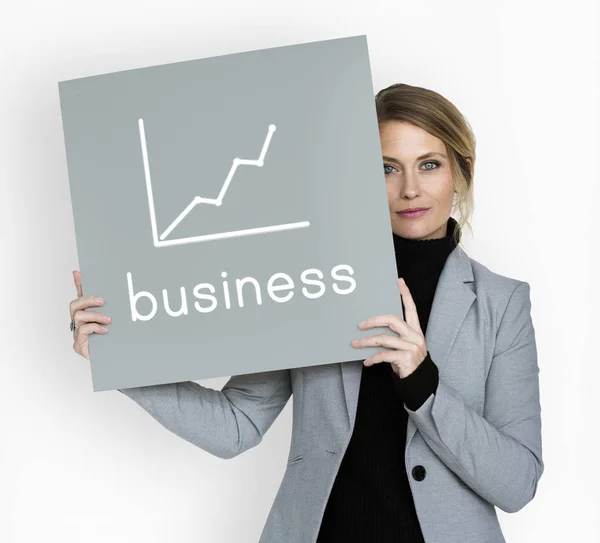 Business kvinna håller plakat — Stockfoto