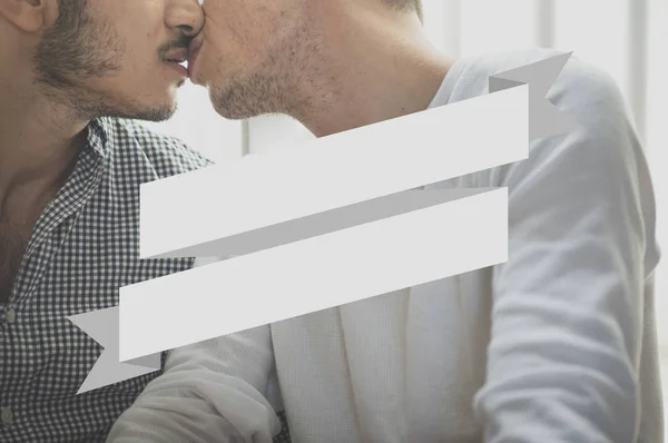 Baciare coppia omosessuale di uomini — Foto Stock