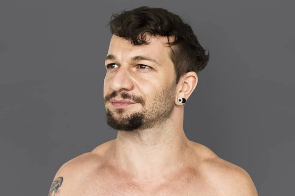 Giovane uomo con tatuaggio — Foto Stock