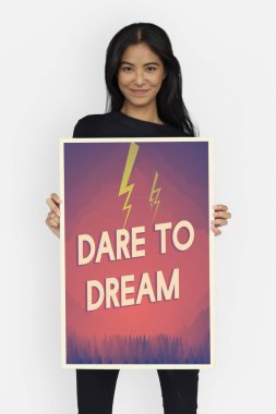 kadın holding tasarlamak