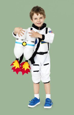 astronot kostüm jetpack ile çocuk
