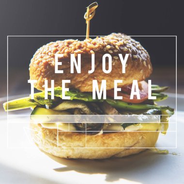 sebze ile ev yapımı lezzetli Hamburger