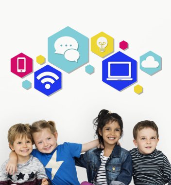 Çeşitlilik çocuk gülümseyen