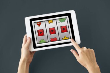 kişi holding dijital tablet