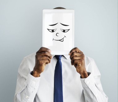 Dijital Tablet ile yüz kapsayan iş adamı