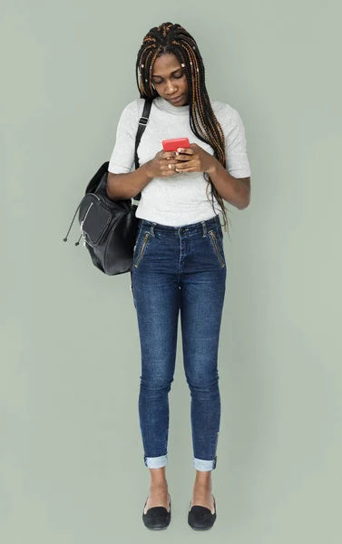 Vrouw met smartphone — Stockfoto