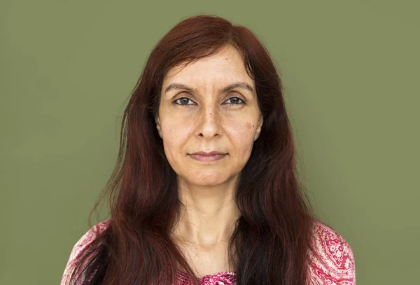 Ciddi Kızılderili kadın — Stok fotoğraf
