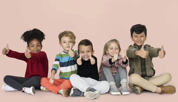 Children showing Thumbs Up — Stock Photo, Image