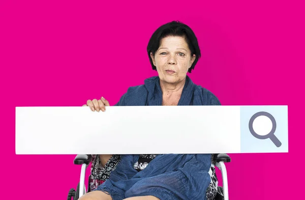 휠체어에 앉아 여자 — 스톡 사진