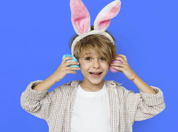 Blond chłopak sobie uszy królika — Zdjęcie stockowe