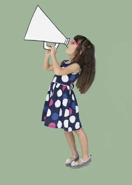 Menina com alto-falante de papel — Fotografia de Stock