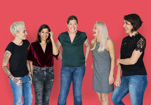 Feliz grupo de mujeres sonrientes — Foto de Stock