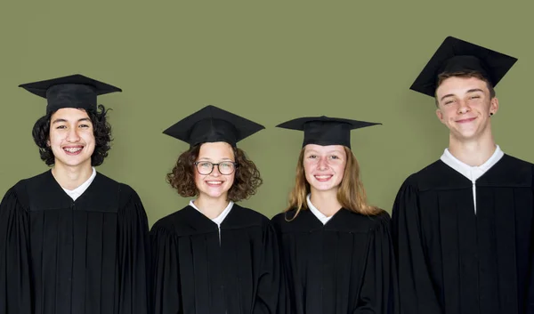 Étudiants diplômés en studio — Photo