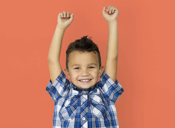 Jongen bedrijf handen omhoog — Stockfoto