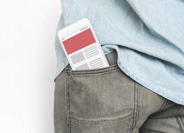 erkek kot pantolon cebinde Smartphone