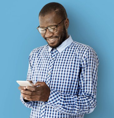 Dijital smartphone kullanan adam