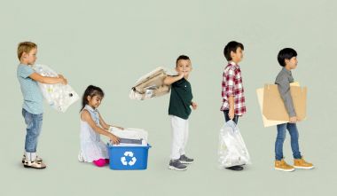 atık geri dönüşüm için çocuklarla