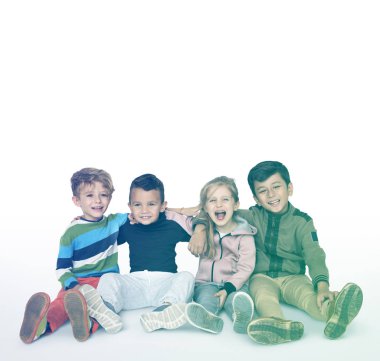 Okul arkadaşlarıyla katta oturan