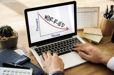 dizüstü bilgisayar kullanan kişi eller iş