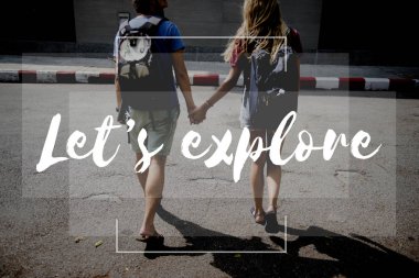 seyahat çift sokakta yürüme