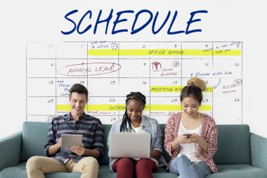 Arkadaşlar dijital cihazlar kullanarak 