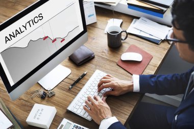 bilgisayarla çalışma iş adamı