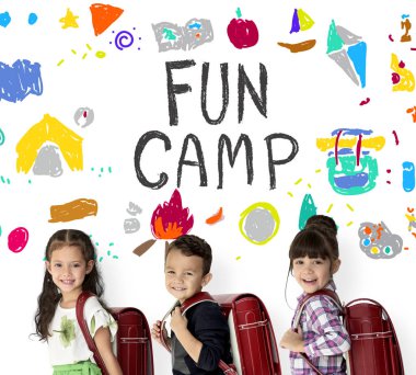 sırt çantaları ile yürüme çocuklar