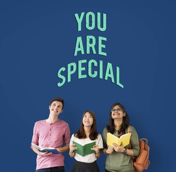 Студенты с книгами
