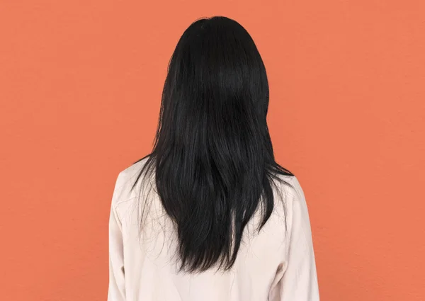 Mujer con cabello oscuro — Foto de Stock